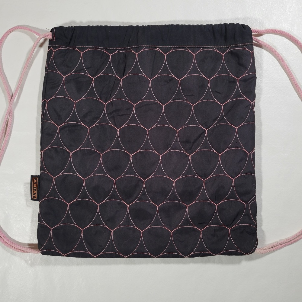 Ariat Drawstring Bag Black/Pink Quilted Logo - Picture 2 of 4